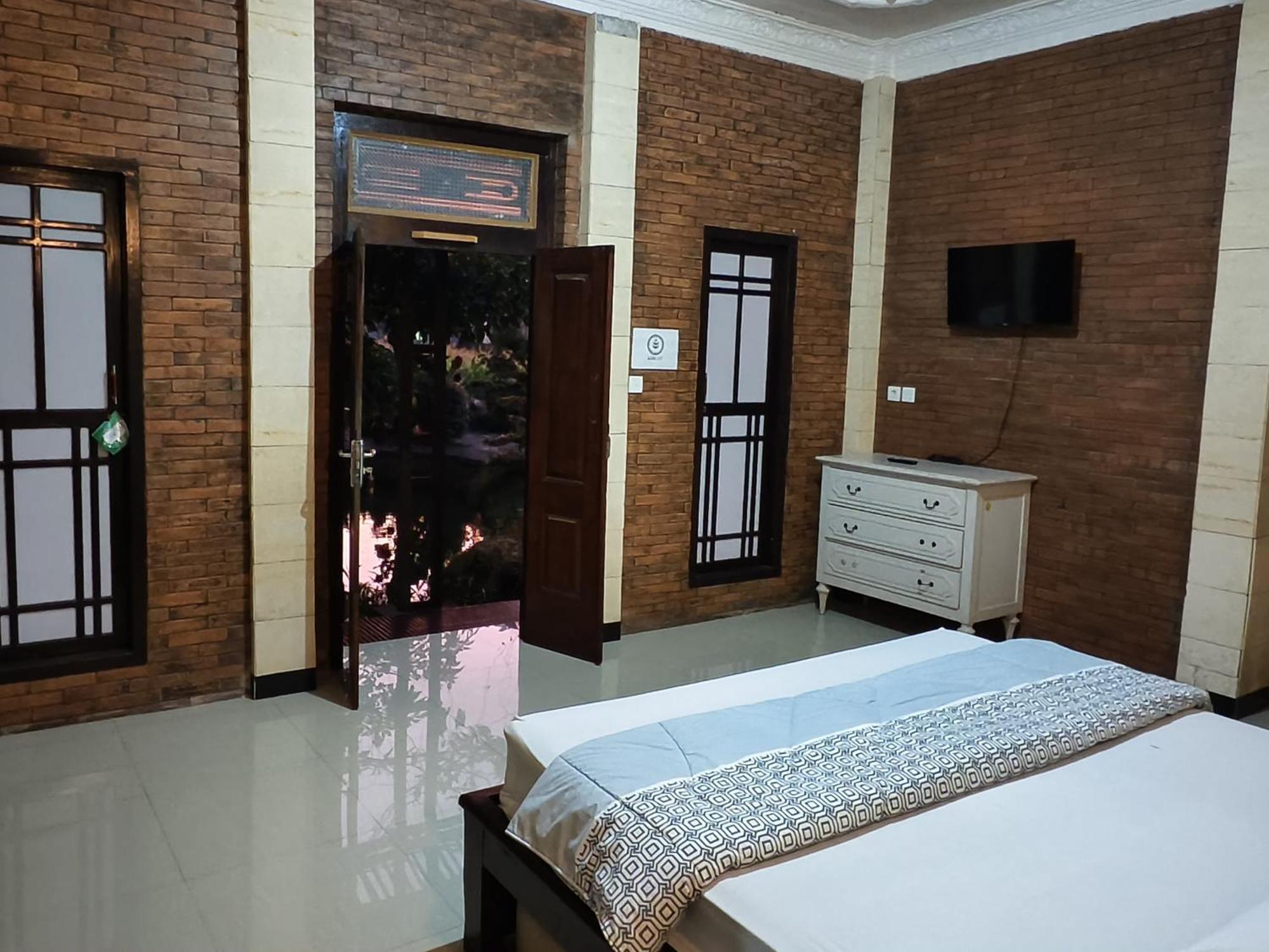 Lotus 2 Guest House Magelang Exterior foto